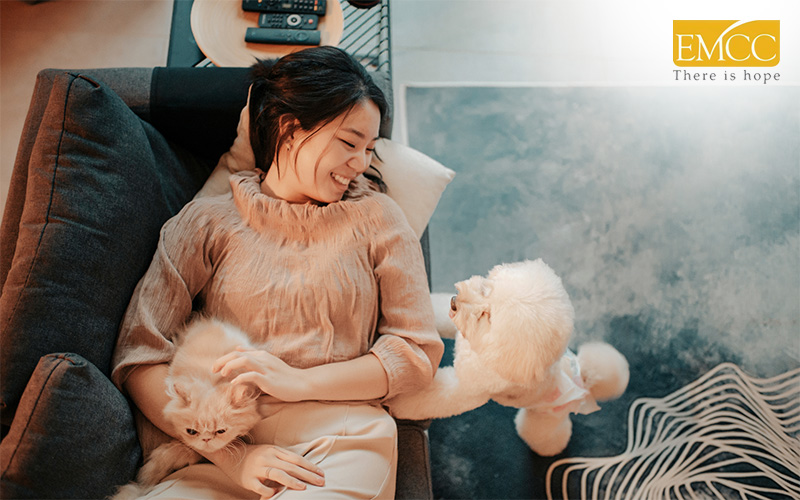 A woman enjoying her pet's company on the sofa